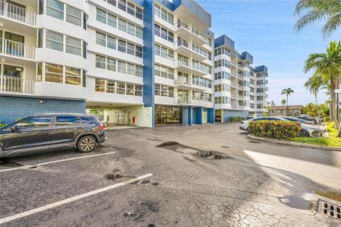 Condo in North Miami Beach, Florida, 2 bedrooms № 1958431 - photo 29