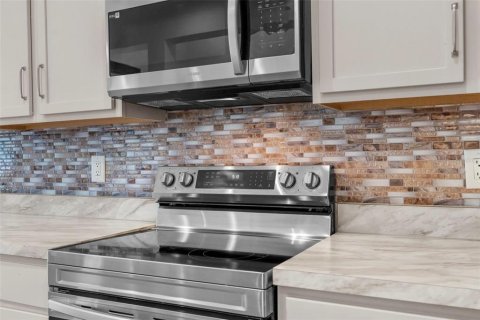 Casa en venta en Brooksville, Florida, 4 dormitorios, 222.59 m2 № 1916767 - foto 11