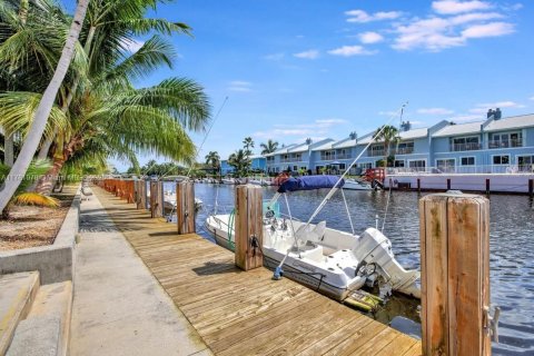 Condo in Lighthouse Point, Florida, 2 bedrooms  № 1863988 - photo 1