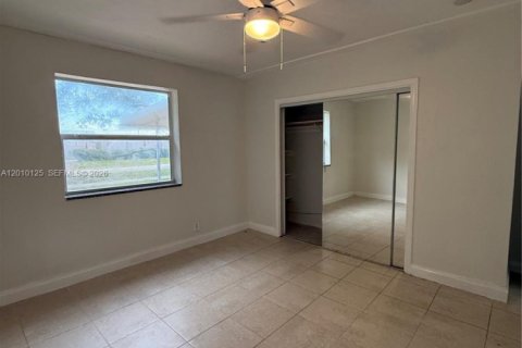 Casa en alquiler en Hollywood, Florida, 3 dormitorios, 213.68 m2 № 2073116 - foto 6