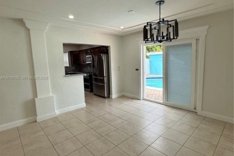Casa en alquiler en Hollywood, Florida, 3 dormitorios, 213.68 m2 № 2073116 - foto 8