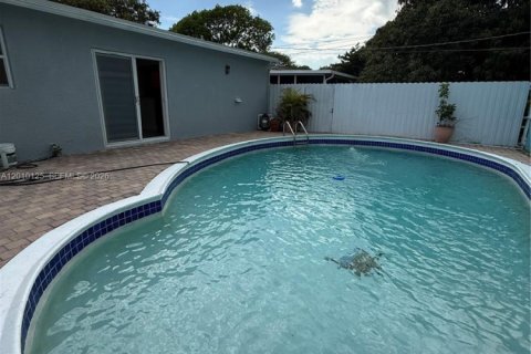 Casa en alquiler en Hollywood, Florida, 3 dormitorios, 213.68 m2 № 2073116 - foto 12