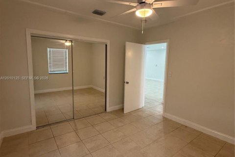 Casa en alquiler en Hollywood, Florida, 3 dormitorios, 213.68 m2 № 2073116 - foto 4