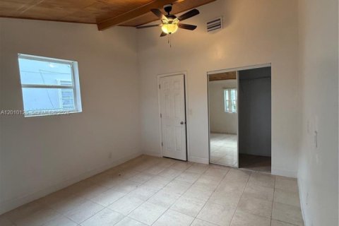 Casa en alquiler en Hollywood, Florida, 3 dormitorios, 213.68 m2 № 2073116 - foto 10