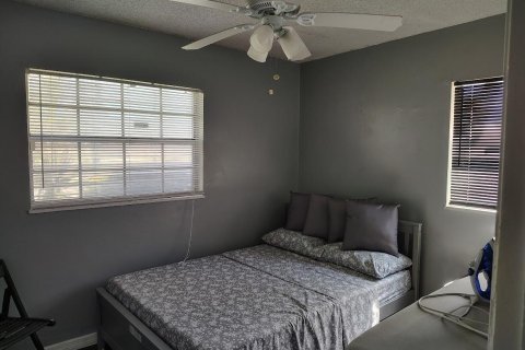 House in St. Lucie, Florida 4 bedrooms, 135.27 sq.m. № 2194966 - photo 18