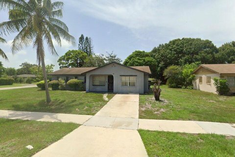 House in St. Lucie, Florida 4 bedrooms, 135.27 sq.m. № 2194966 - photo 3