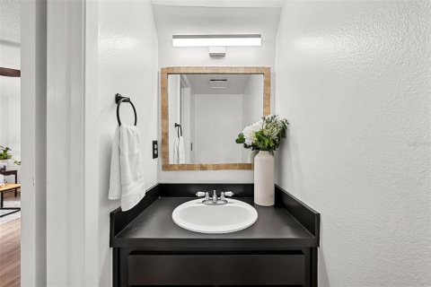 Townhouse in Tampa, Florida 2 bedrooms, 96.62 sq.m. № 2313236 - photo 19