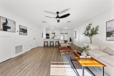 Townhouse in Tampa, Florida 2 bedrooms, 96.62 sq.m. № 2313236 - photo 11