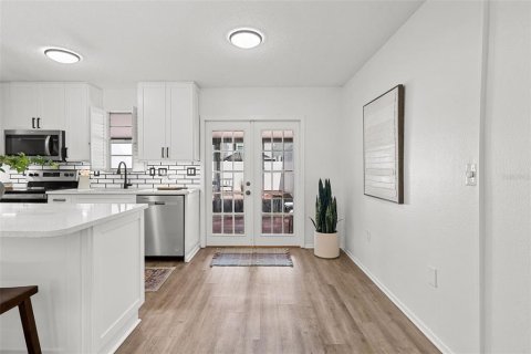 Townhouse in Tampa, Florida 2 bedrooms, 96.62 sq.m. № 2313236 - photo 15