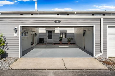 Townhouse in Tampa, Florida 2 bedrooms, 96.62 sq.m. № 2313236