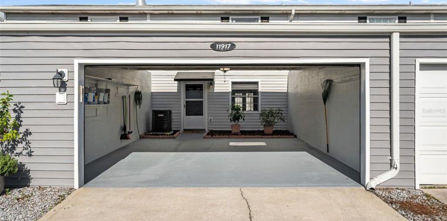 Townhouse in Tampa, Florida 2 bedrooms, 96.62 sq.m. № 2313236
