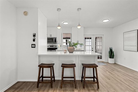 Townhouse in Tampa, Florida 2 bedrooms, 96.62 sq.m. № 2313236 - photo 5
