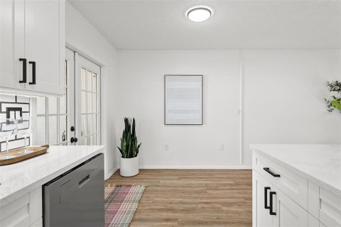 Townhouse in Tampa, Florida 2 bedrooms, 96.62 sq.m. № 2313236 - photo 17