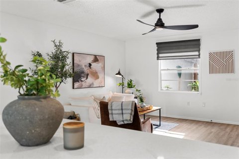 Townhouse in Tampa, Florida 2 bedrooms, 96.62 sq.m. № 2313236 - photo 6