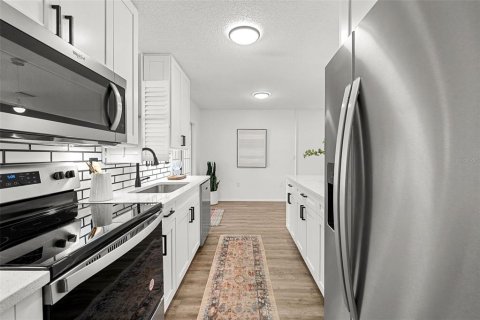Townhouse in Tampa, Florida 2 bedrooms, 96.62 sq.m. № 2313236 - photo 18