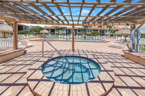 Condominio en venta en Saint Petersburg, Florida, 2 dormitorios, 97.55 m2 № 2298323 - foto 4