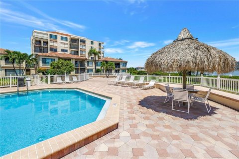 Condominio en venta en Saint Petersburg, Florida, 2 dormitorios, 97.55 m2 № 2298323 - foto 3