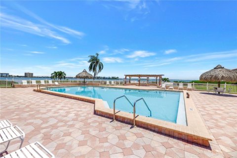 Condominio en venta en Saint Petersburg, Florida, 2 dormitorios, 97.55 m2 № 2298323 - foto 5