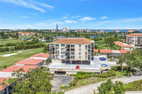 Condo à Saint Petersburg, Floride, 2 chambres № 2298323