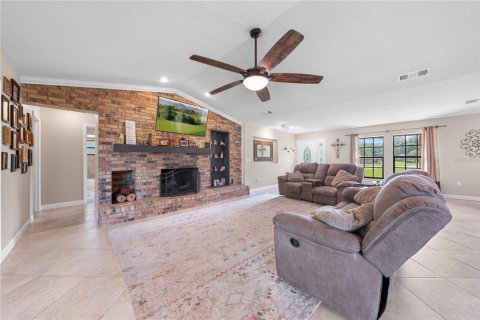 House in Orlando, Florida 3 bedrooms, 178.28 sq.m. № 1795586 - photo 4