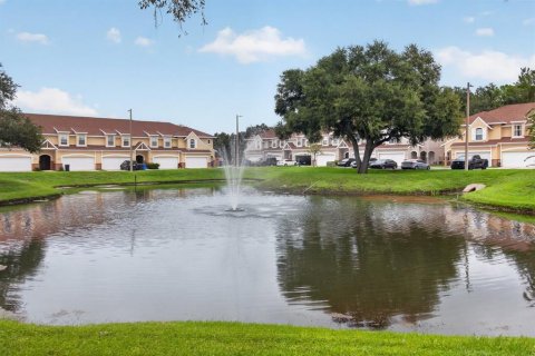 Townhouse in Tampa, Florida 3 bedrooms, 161.28 sq.m. № 2259214 - photo 21