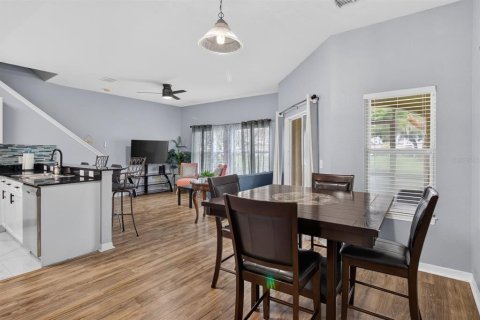 Townhouse in Tampa, Florida 3 bedrooms, 161.28 sq.m. № 2259214 - photo 2