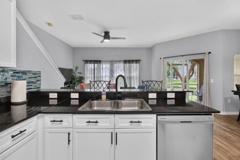Townhouse in Tampa, Florida 3 bedrooms, 161.28 sq.m. № 2259214 - photo 7
