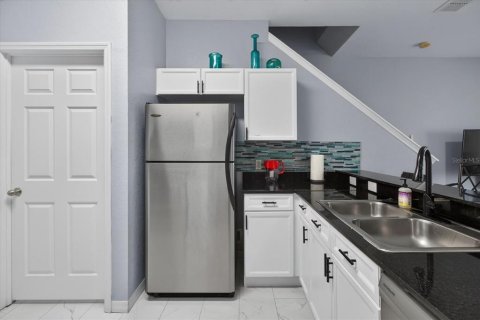 Townhouse in Tampa, Florida 3 bedrooms, 161.28 sq.m. № 2259214 - photo 9