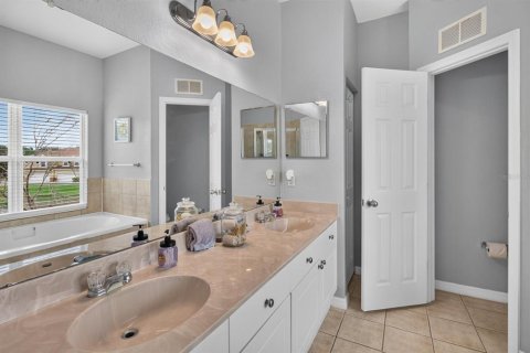 Townhouse in Tampa, Florida 3 bedrooms, 161.28 sq.m. № 2259214 - photo 14