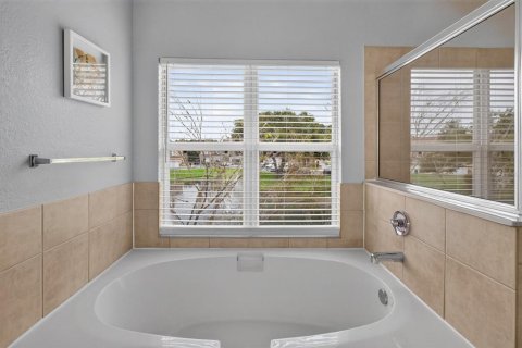 Townhouse in Tampa, Florida 3 bedrooms, 161.28 sq.m. № 2259214 - photo 15