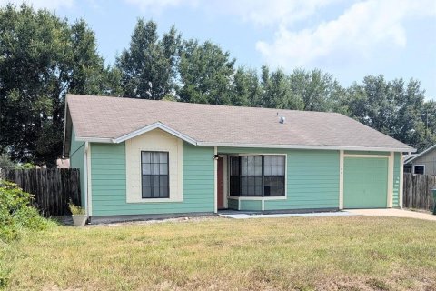 House in Deltona, Florida 2 bedrooms, 109.44 sq.m. № 2208630
