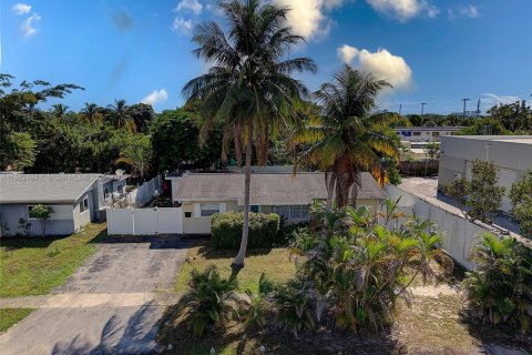 House in Pompano Beach, Florida 3 bedrooms, 111.58 sq.m. № 1929520 - photo 2