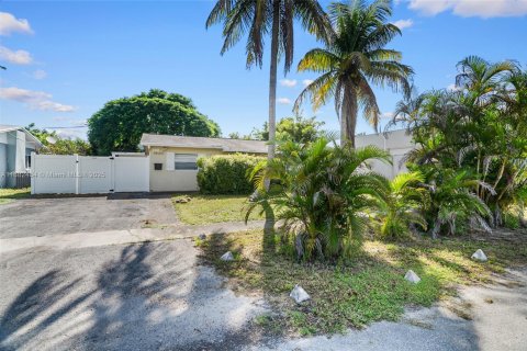 House in Pompano Beach, Florida 3 bedrooms, 111.58 sq.m. № 1929520 - photo 4