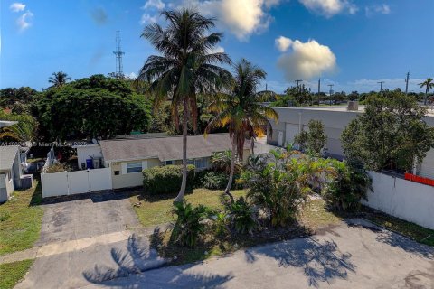 House in Pompano Beach, Florida 3 bedrooms, 111.58 sq.m. № 1929520 - photo 23