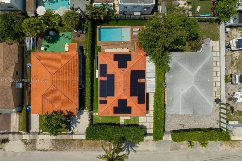 House in Miami, Florida 3 bedrooms, 146.04 sq.m. № 1770348 - photo 16