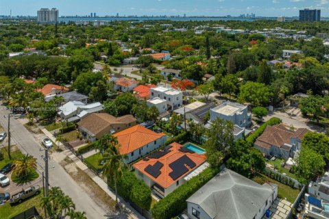 House in Miami, Florida 3 bedrooms, 146.04 sq.m. № 1770348 - photo 17
