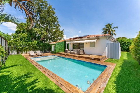 House in Miami, Florida 3 bedrooms, 146.04 sq.m. № 1770348 - photo 14