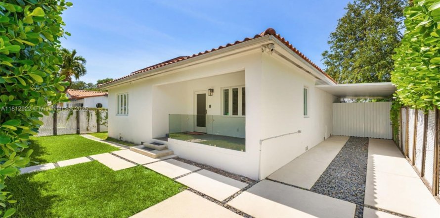 House in Miami, Florida 3 bedrooms, 146.04 sq.m. № 1770348