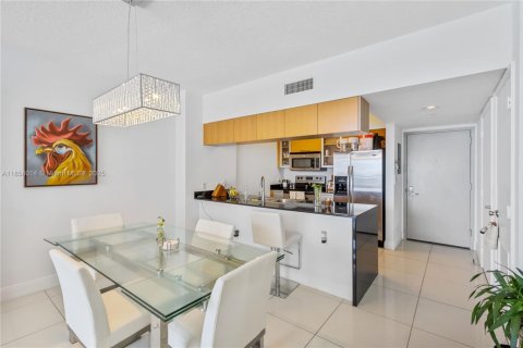 Condo in Miami, Florida, 1 bedroom  № 1887517 - photo 6
