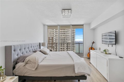 Condo in Miami, Florida, 1 bedroom  № 1887517 - photo 10