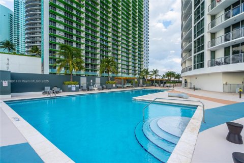 Condo in Miami, Florida, 1 bedroom  № 1887517 - photo 16