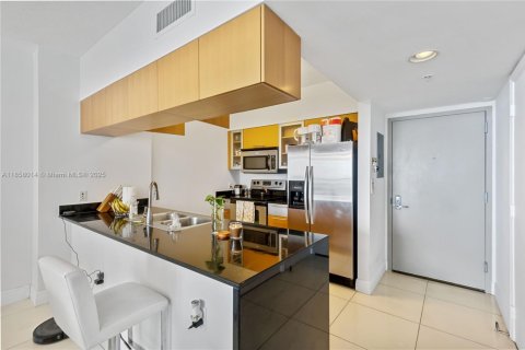 Condo in Miami, Florida, 1 bedroom  № 1887517 - photo 7