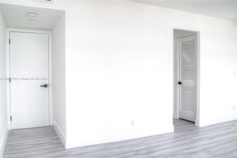 Condominio en venta en Hollywood, Florida, 2 dormitorios, 119.66 m2 № 1890762 - foto 24