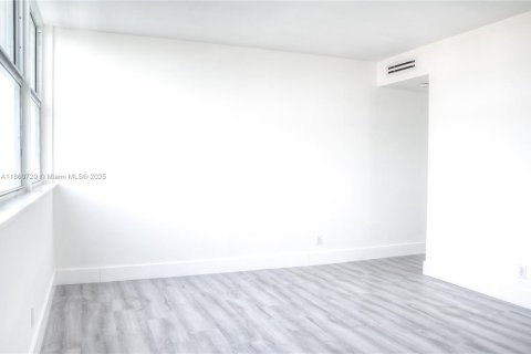 Condominio en venta en Hollywood, Florida, 2 dormitorios, 119.66 m2 № 1890762 - foto 25