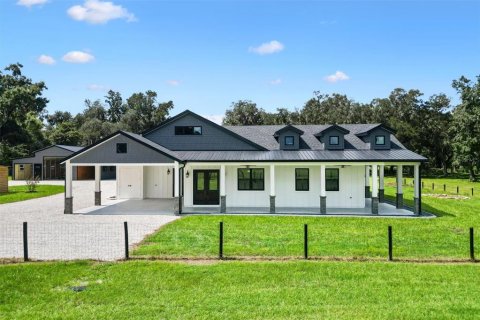 House in Wildwood, Florida 4 bedrooms, 248.79 sq.m. № 2373440