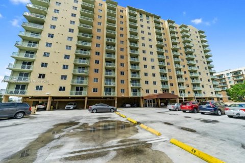 Copropriété à louer à Miami, Floride: 1 chambre, 55.18 m2 № 1872692 - photo 15