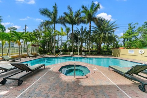 Copropriété à louer à Miami, Floride: 1 chambre, 55.18 m2 № 1872692 - photo 2