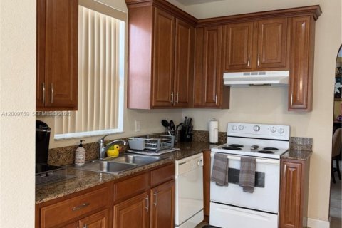Villa ou maison à vendre à Homestead, Floride: 5 chambres, 191.66 m2 № 2345968 - photo 5