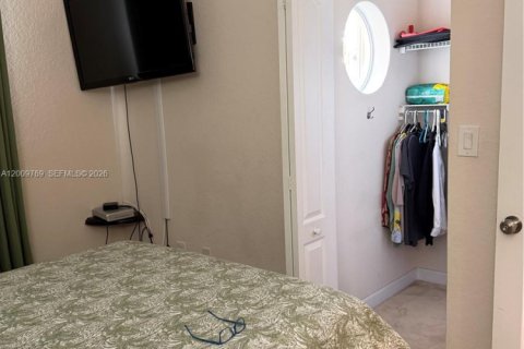 Villa ou maison à vendre à Homestead, Floride: 5 chambres, 191.66 m2 № 2345968 - photo 16