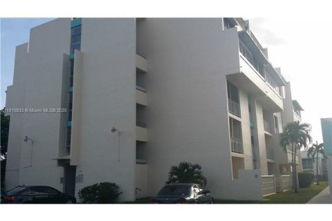 Condominio en venta en Lauderhill, Florida, 1 dormitorio, 74.32 m2 № 1973704 - foto 7